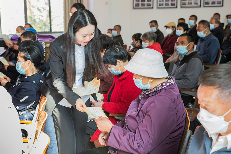 法治讲师团到社区开展防电信诈骗专项宣传。王勇摄
