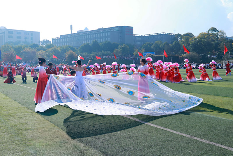 云南工商学院第十六届冬季运动会开幕。云南工商学院供图