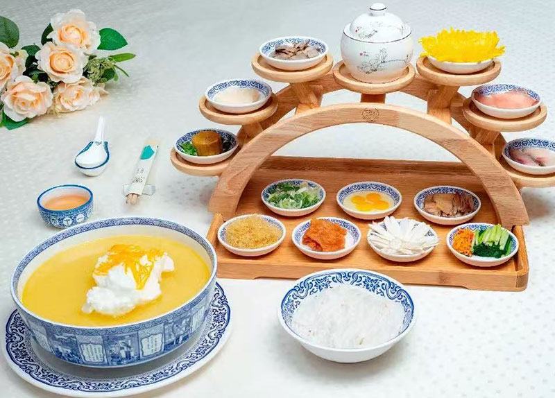 全资酒店开发的“鸡蓉蛋花过桥米线”套餐。万旭东摄