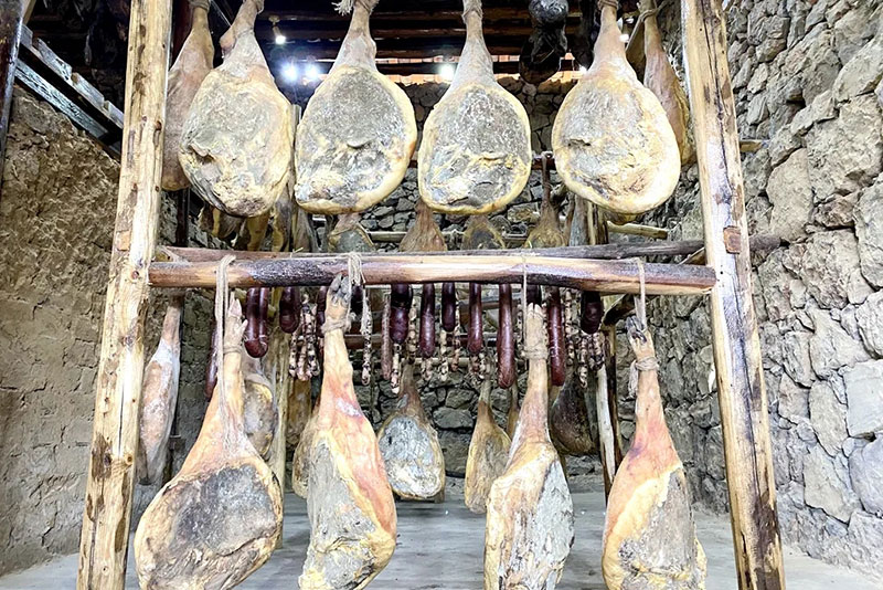 宣威火石盆村腌制的火腿。