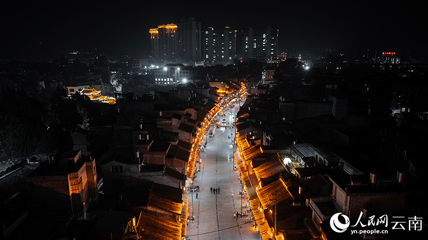 廣南縣古城南街夜景。網友“糊蘿卜”攝