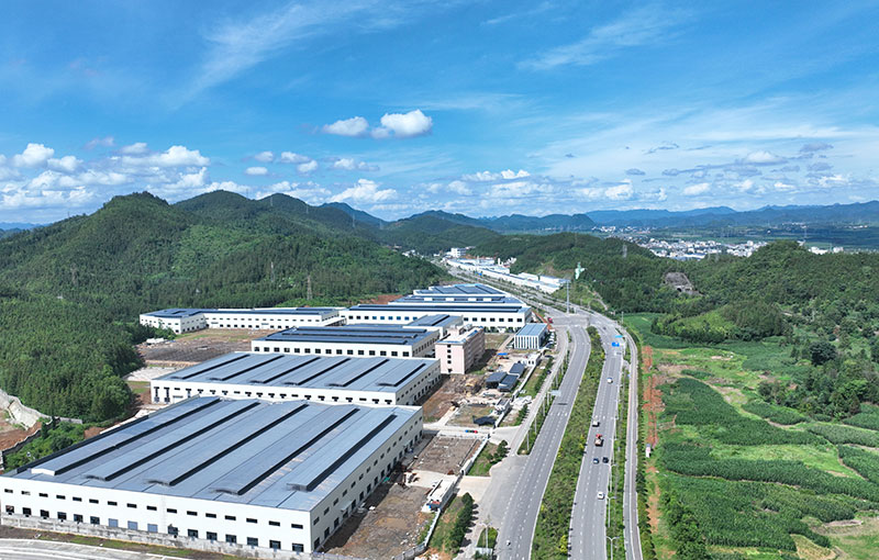 建成投產的羅平國際水晶產業園。