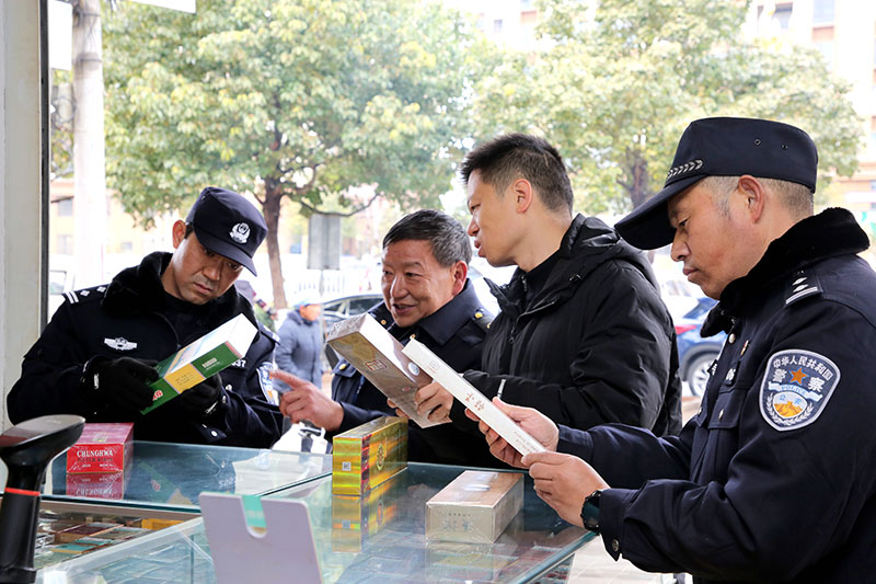 多部门联合开展市场检查。祖维辉摄