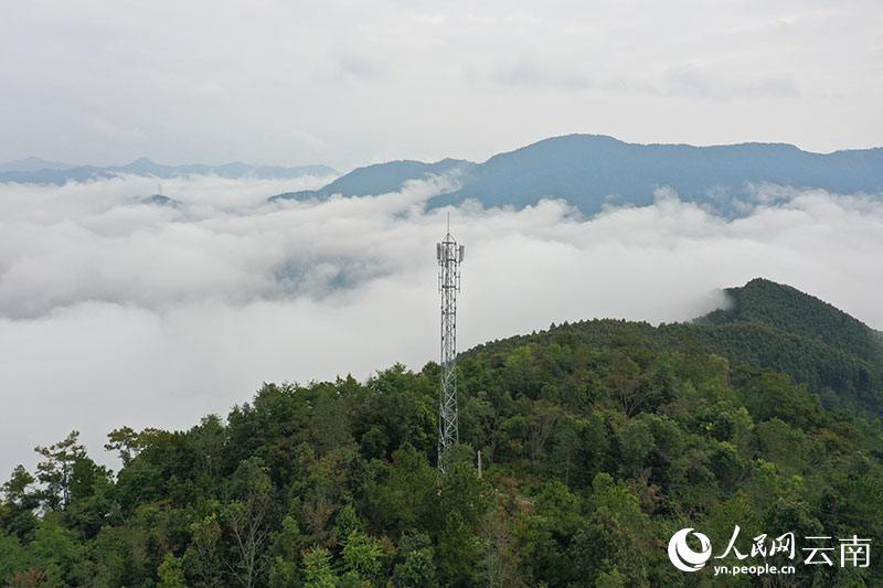 新建的通信基站。陶平摄