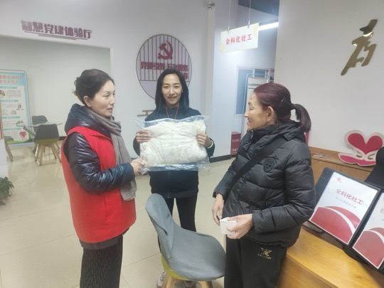 发放现场。