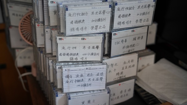 徐勇珍藏的磁带。李光英摄