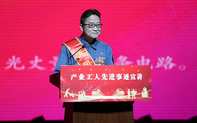 中國南方電網雲南電網公司昆明供電局高級二次現場運維工、首席技師李輝