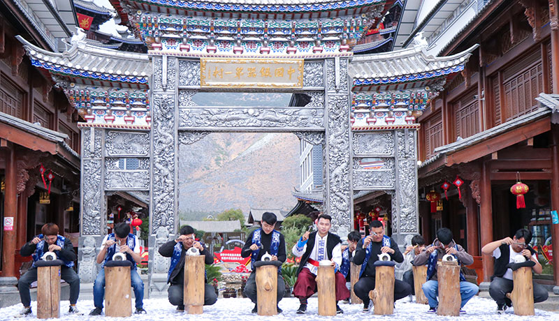 银坊锤声传薪火，匠心筑梦兴乡村。