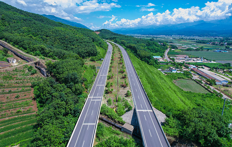 临清高速公路孟定段。张晋国摄