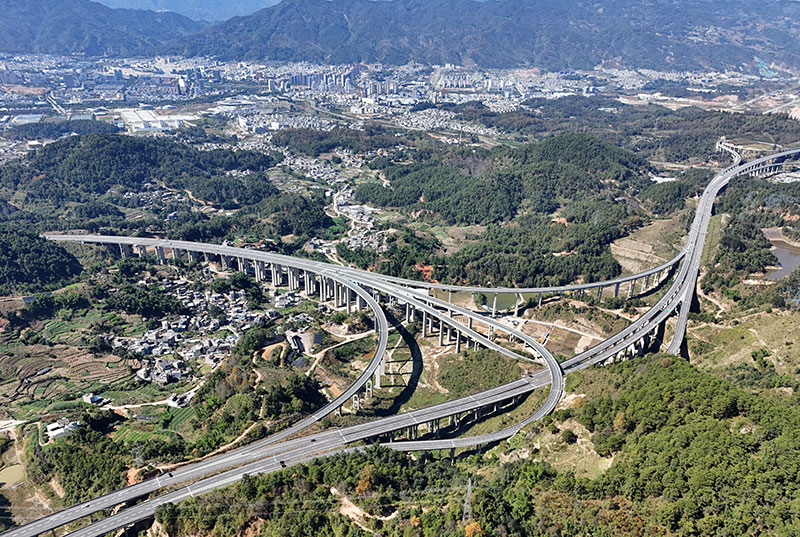 临清高速公路旧寨立交（邵宗富、张晋国摄）