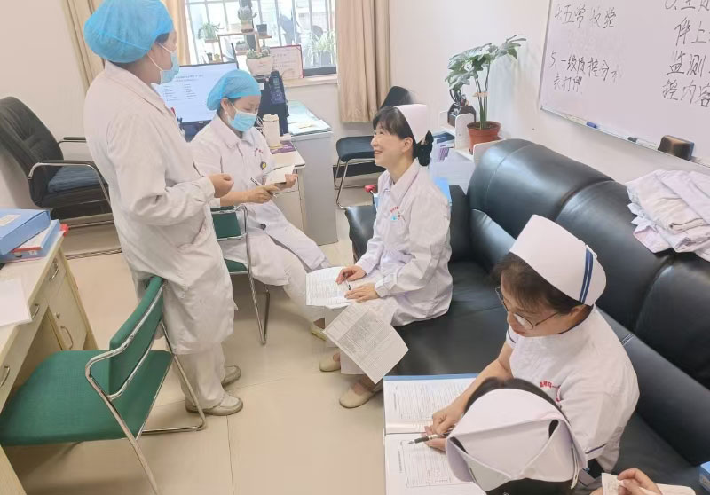 姚娜，昆明市第一人民医院的护理部主任
