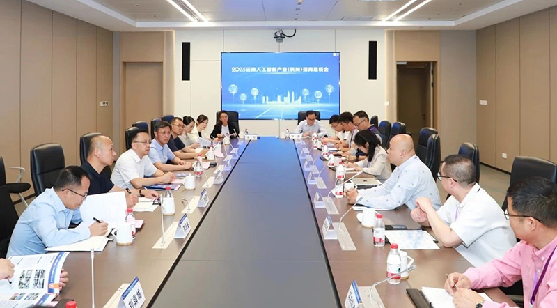 与近10家企业进行交流座谈
