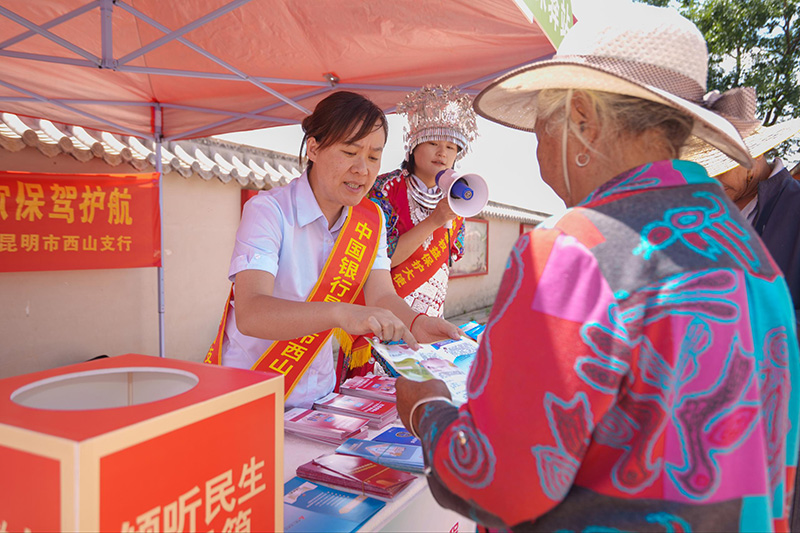 组建彝汉双语宣教队开展教育宣传