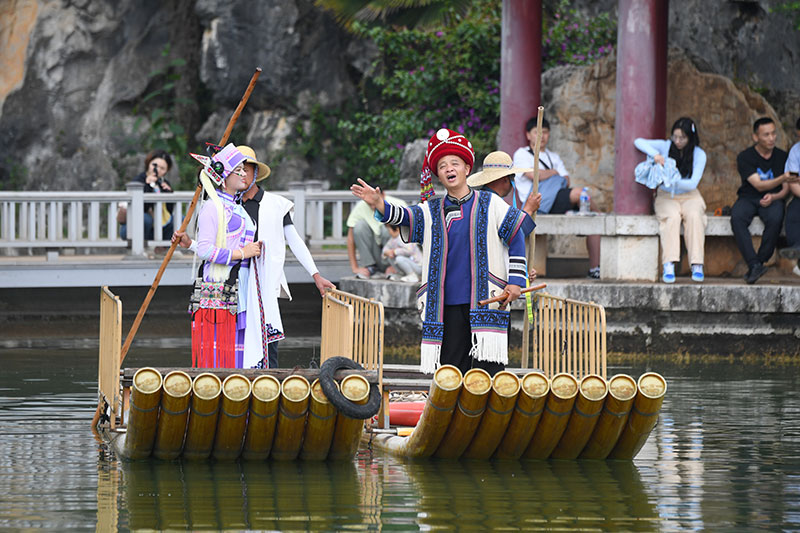 石林景区内上演精彩节目表演