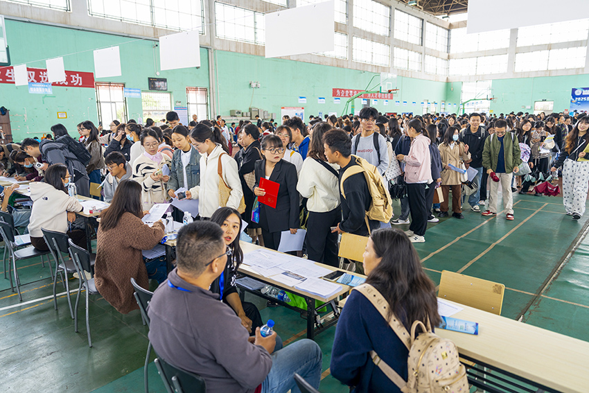 1昆明医科大学“送上门”玉溪专场招聘会现场。昆明医科大学供图