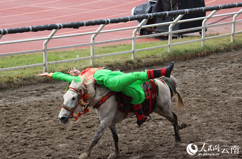 2025迪慶·香格裡拉賽馬會馬術表演8。此裡隻瑪攝