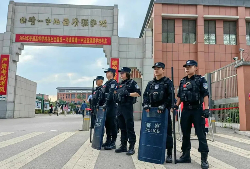 守护校区安全。