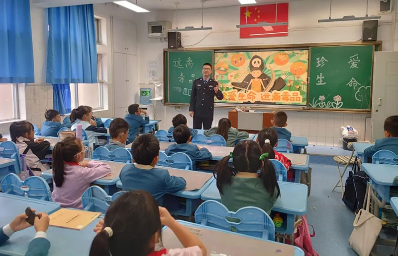 開展禁毒講座。