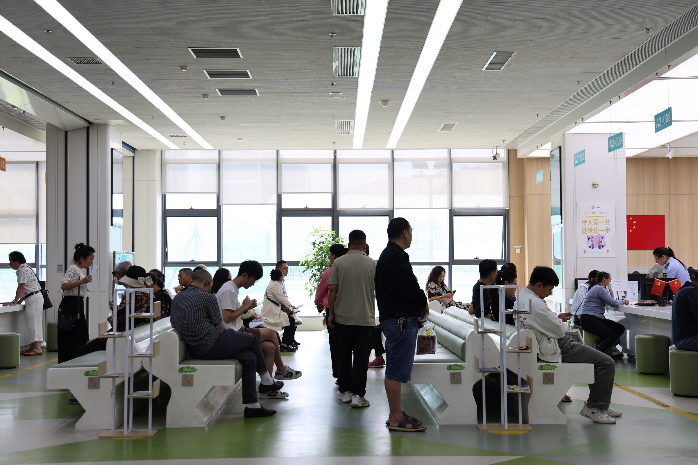 开远市政务服务中心 国福祥摄 2025年6月9日
