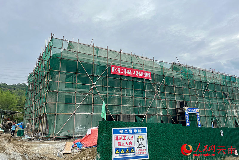 【图四】葫芦丝小镇产业融合项目正在加紧建设。人民网记者-程浩摄