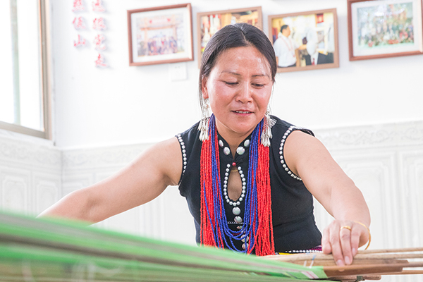 Wa brocade injects vitality into tourism in SW China's Yunnan