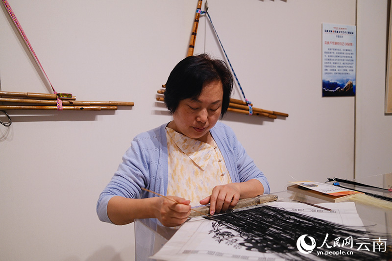 “朱提文脈映昭通”文學藝術主題活動中的竹編展示。人民網記者 蔡樹菁攝