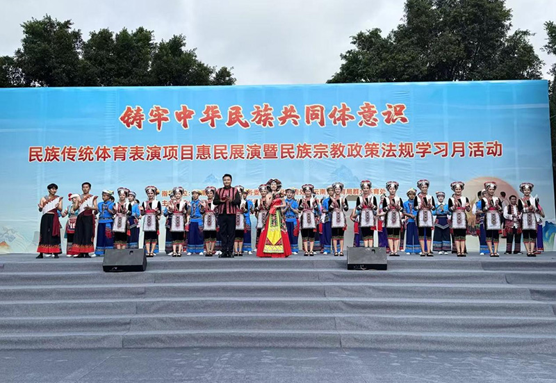 红河州民族传统体育表演项目惠民展演暨民族宗教政策法规学习月活动正在火热进行中