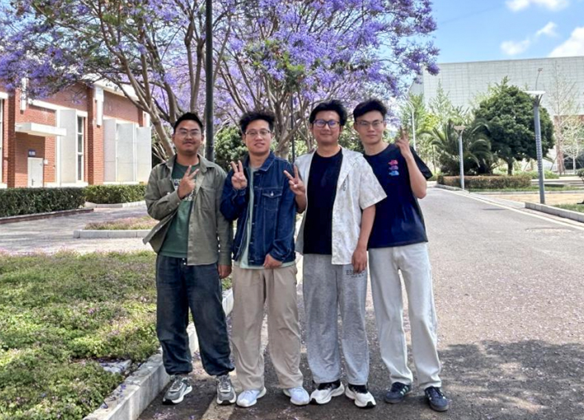 口腔医学院博雅园3631宿舍合影。昆明医科大学供图