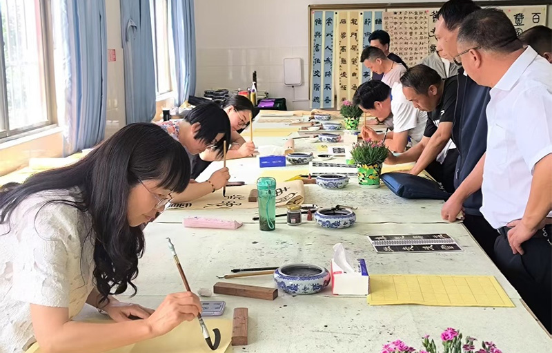 開展“說普通話、寫規范字”活動。