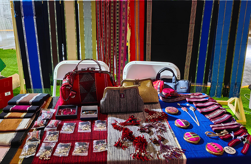 西盟佤锦文创产品。西盟县融媒体中心供图