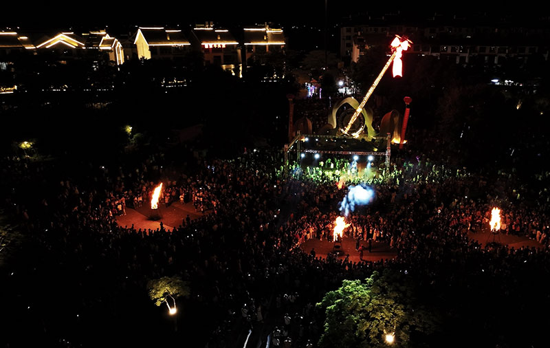 航拍景东三弦广场。景东县融媒体中心供图