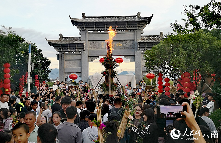 火把节活动现场。和俭摄