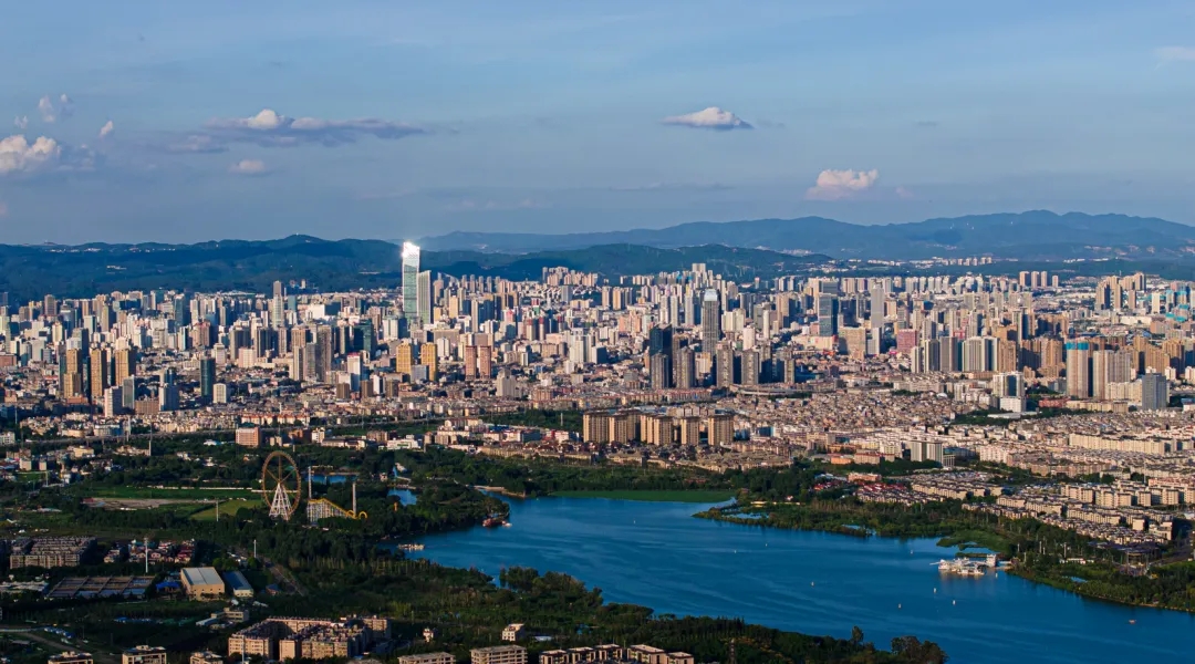 昆明城区一景。