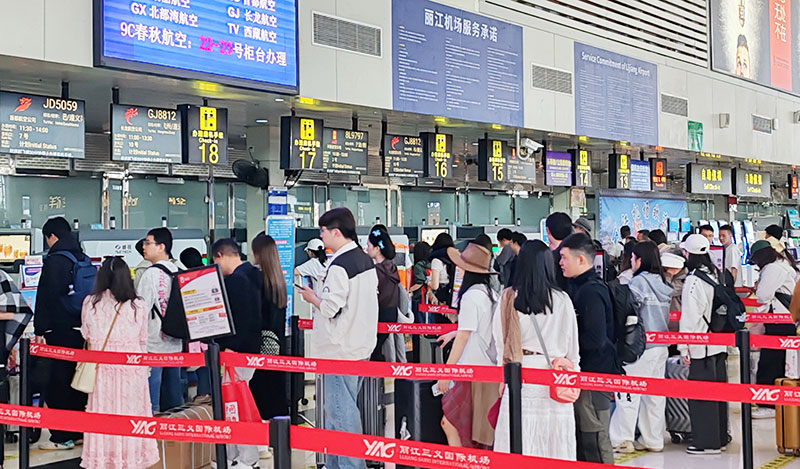 丽江机场暑运保障现场。