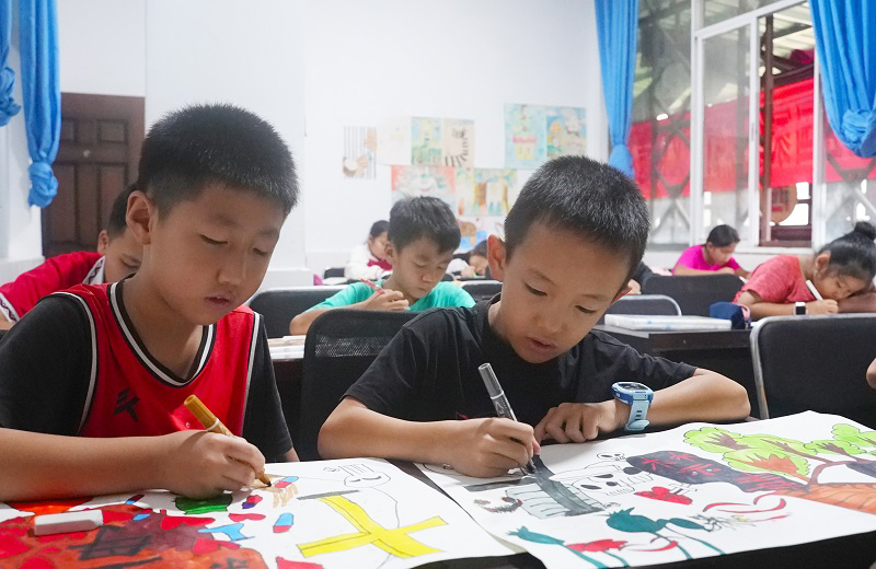 繪畫培訓。魏妮楠攝