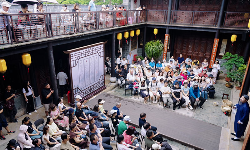 《朱园春秋》沉浸式演出开演。