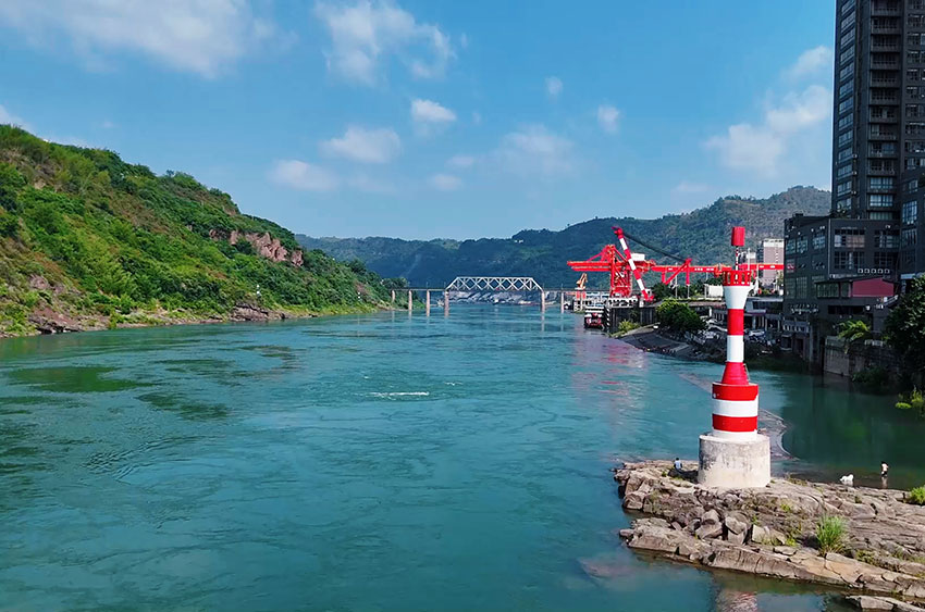 金沙江邊風景如畫。水富市融媒體中心供圖