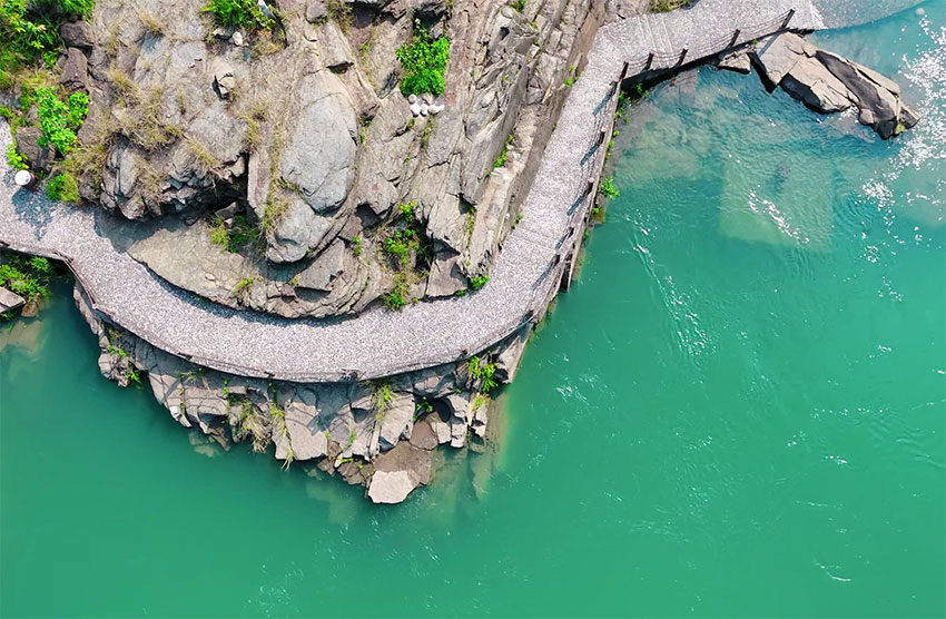 金沙江水碧波蕩漾。水富市融媒體中心供圖