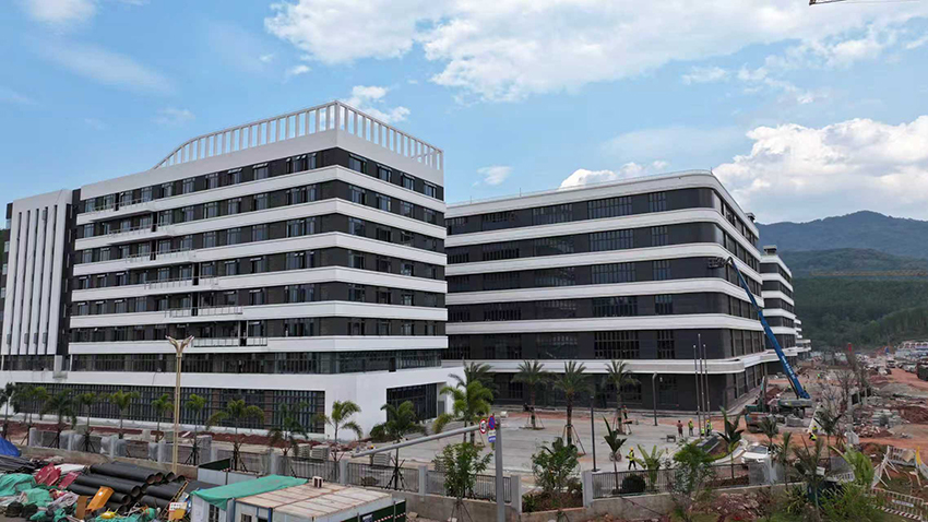 建设中的磨憨南坡国际产业示范园。昆明市融媒体中心供图