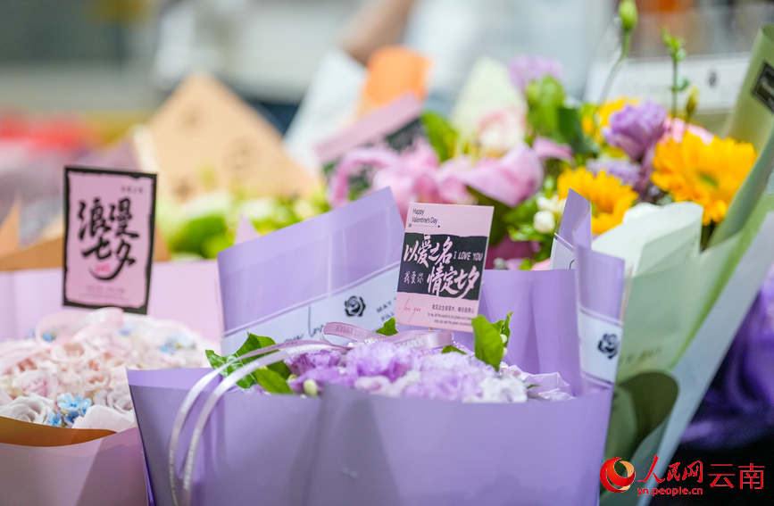 8月28日下午，斗南花市上銷售的鮮花。人民網記者 虎遵會攝