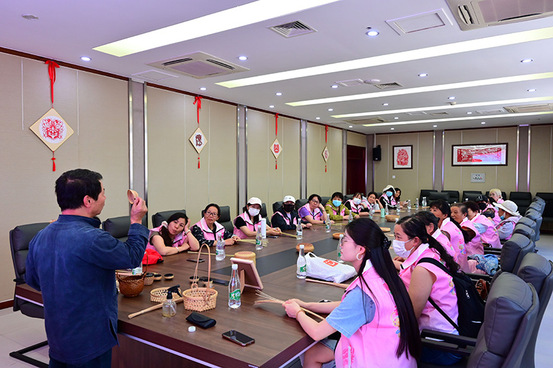 竹编技艺传承培训课。