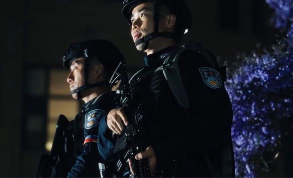 当“藏蓝”遇上浪漫紫  梦幻与平安同在