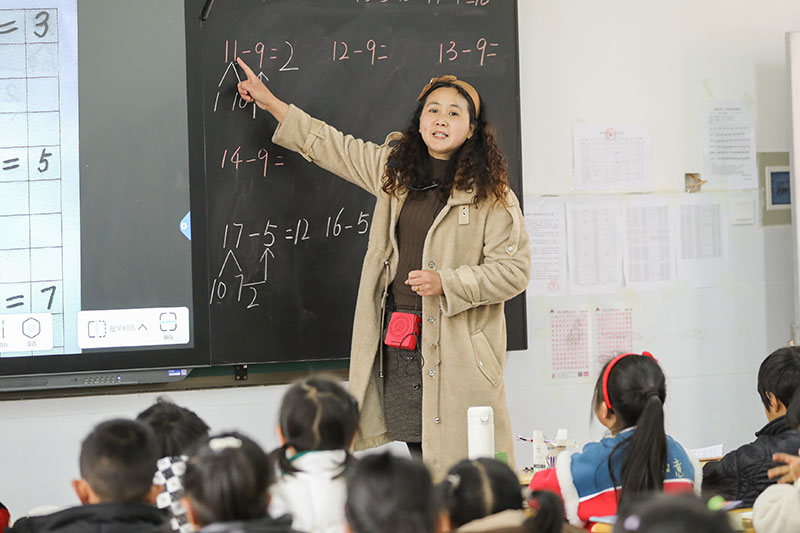 昭阳区第八小学学生正在上课-沈春燕-拍摄
