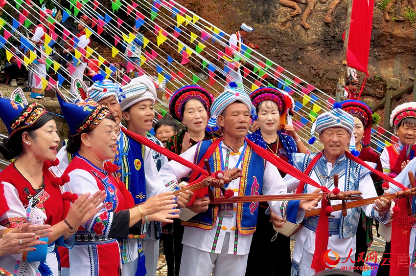 2025年剑川县石宝山歌会开唱仪式现场。董孟良摄