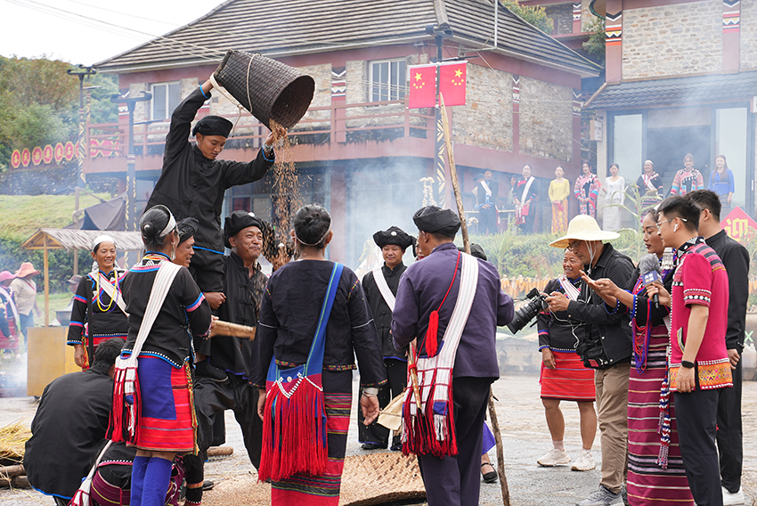 舞蹈《贺丰收》-。西盟县融媒体中心供图