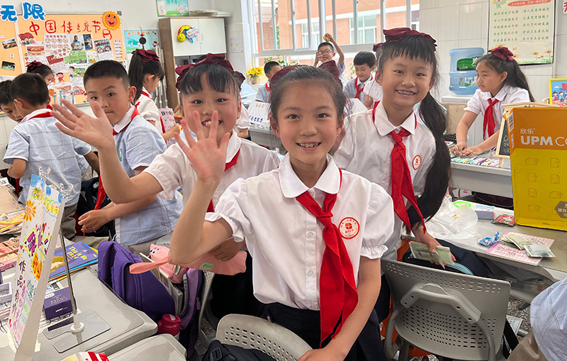 五华区莲华小学开展趣味主题活动。