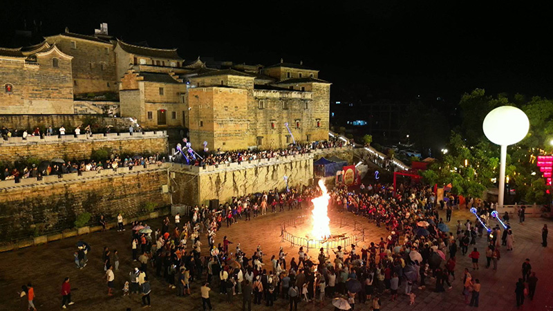 红河县:篝火映国庆-欢跳乐作舞(202510