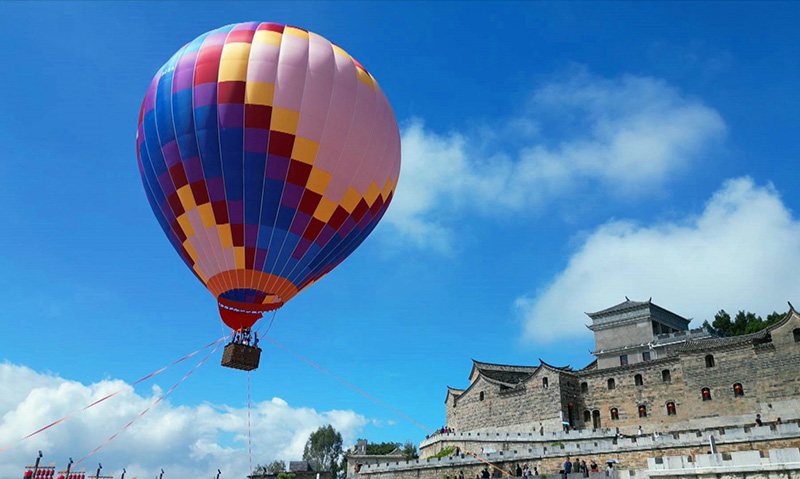 红河县:坐热气球游览马帮古城(2025.10