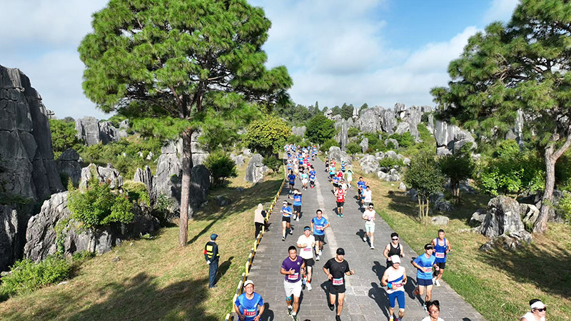2025-昆马石林开跑-万名跑者穿越亿年奇观2