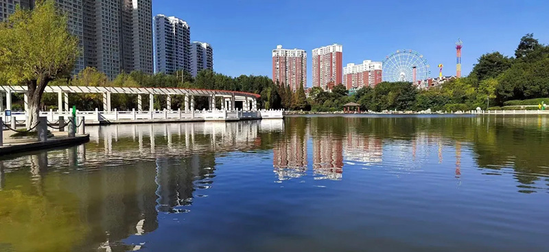 水清岸绿的宣威城市面貌。